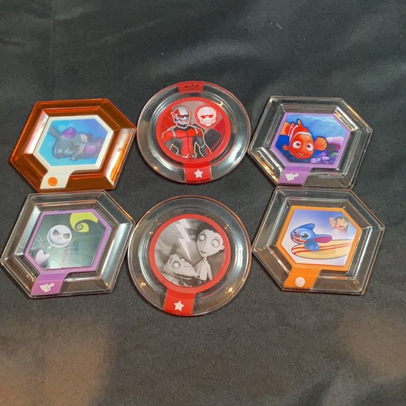 Disney infinity 1.0 and 2.0 characters with multiple discs. - Picture 2 of 5